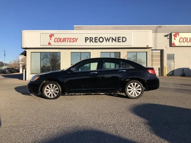 Chrysler 200 2013 photo 2