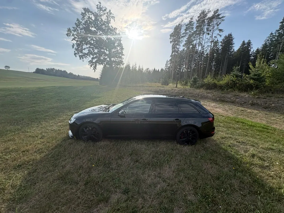 Audi A4 2018 photo 2