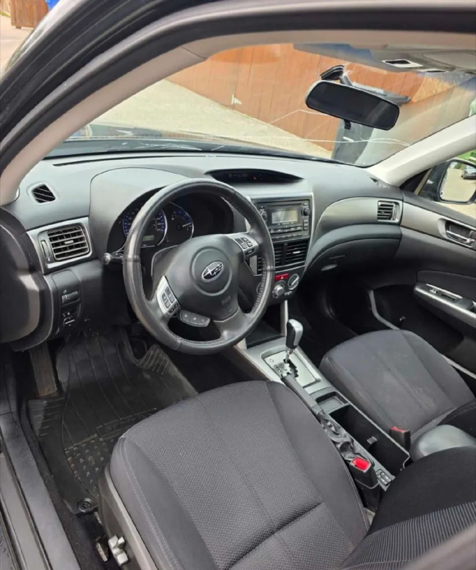 Subaru Forester 2011 photo 2