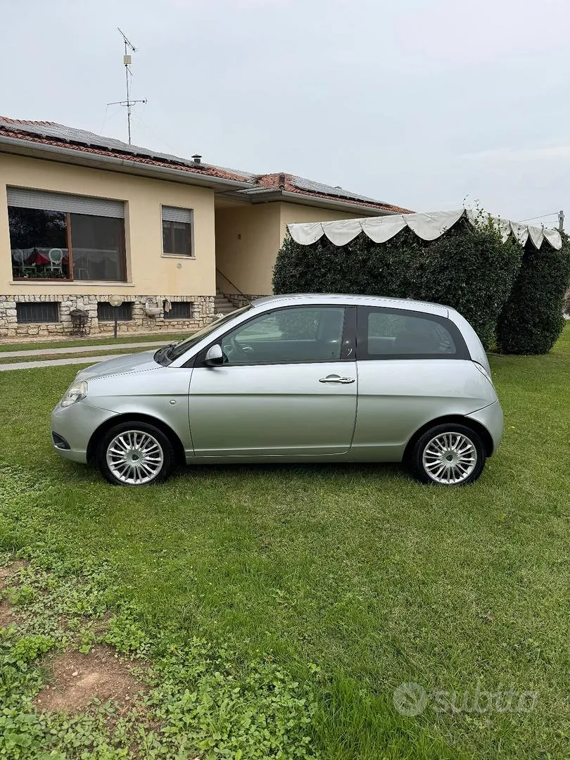 Lancia Ypsilon