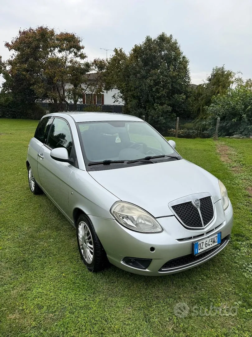 Lancia Ypsilon 2010 photo 2