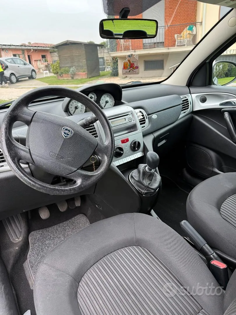 Lancia Ypsilon 2010 photo 4