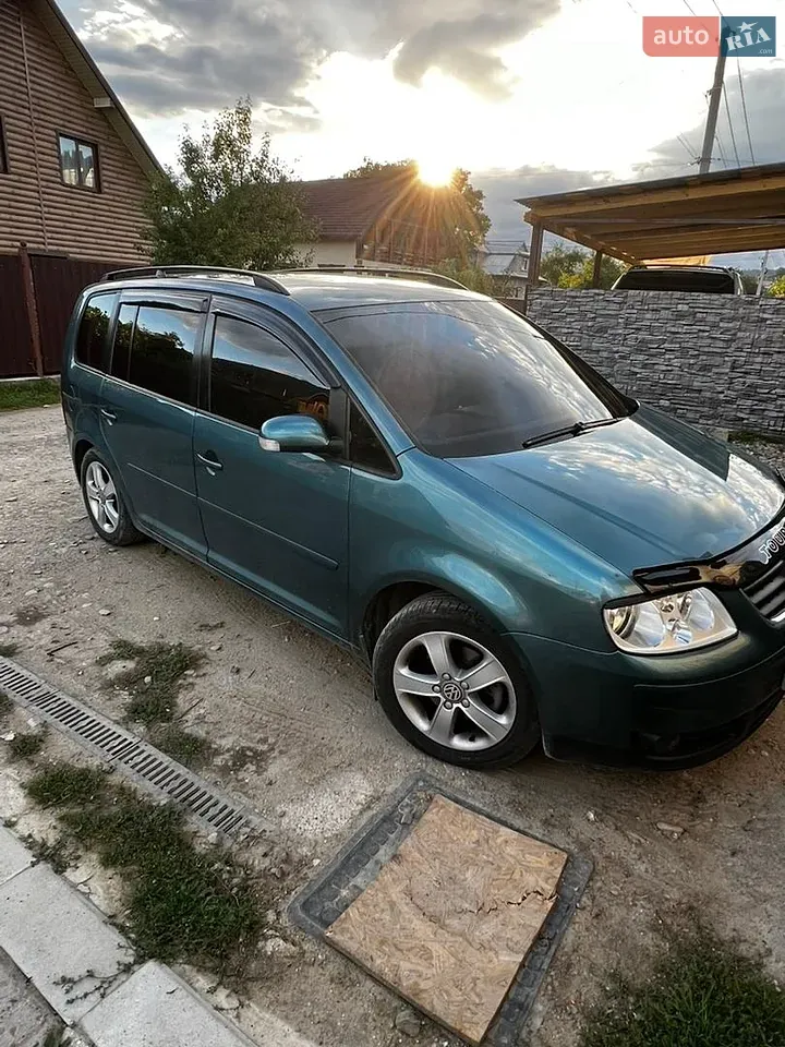 Volkswagen Touran 2003 photo 2
