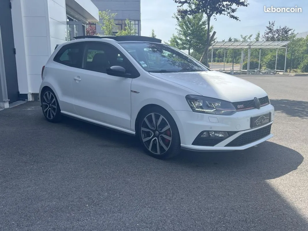 Volkswagen Polo 2015 photo 3