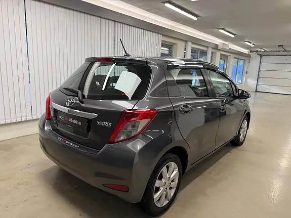 Toyota Yaris 2012 photo 2