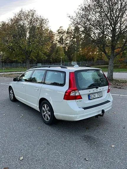 Volvo V70 2011 photo 2