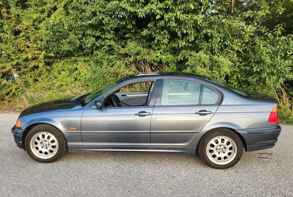 BMW 320I