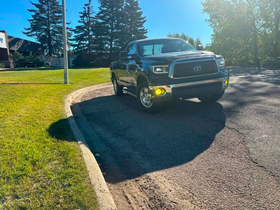 Toyota Tundra 2010 photo 2