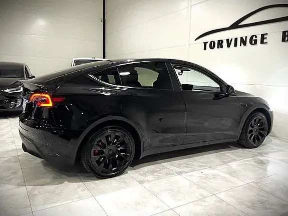 Tesla Model Y 2023 photo 5