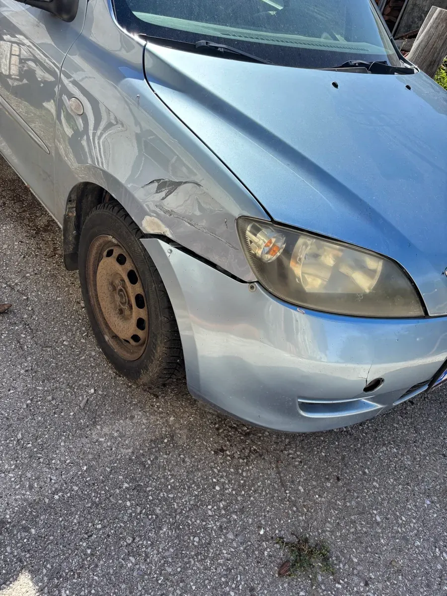 Mazda Mazda2 2004 photo 3