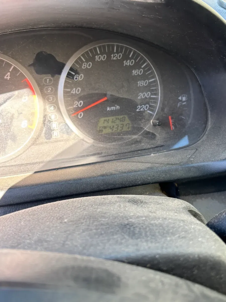 Mazda Mazda2 2004 photo 2