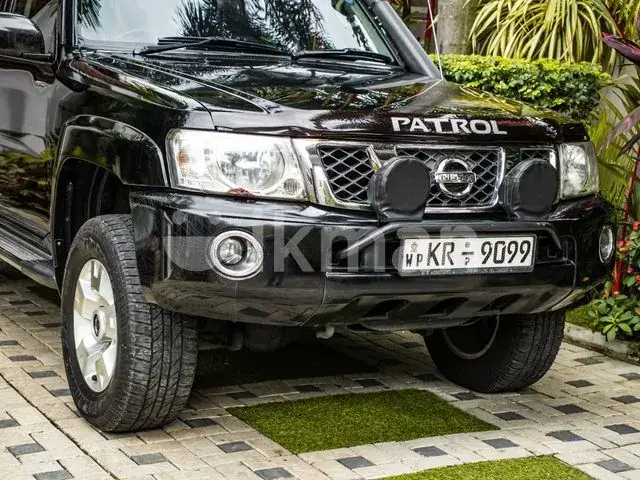 Nissan Patrol 2011 photo 3