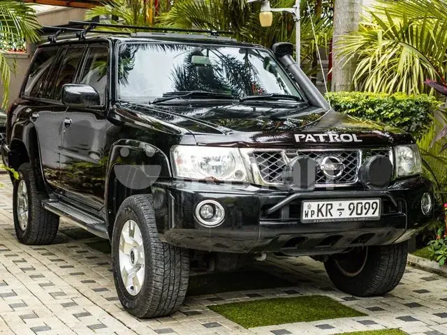 Nissan Patrol 2011 photo 2