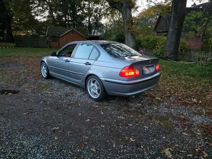BMW 318I