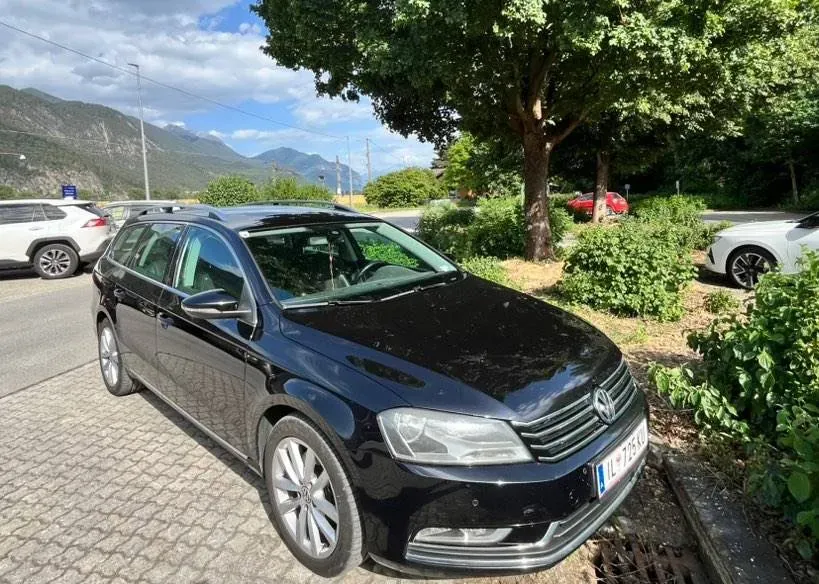 Volkswagen Passat 2011 photo 2