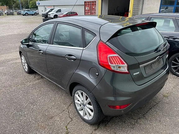 Ford Fiesta 2015 photo 2