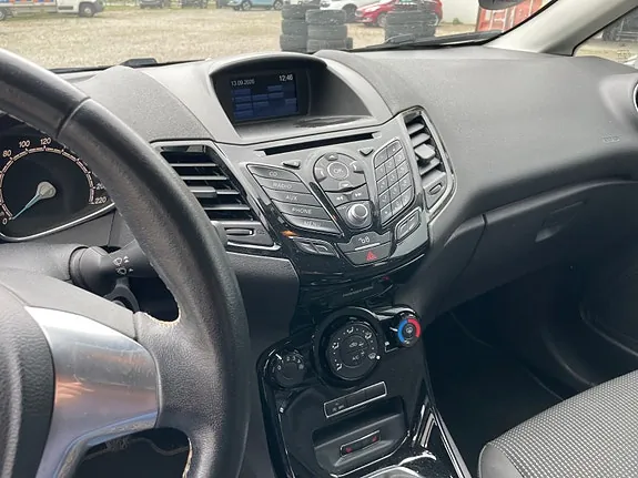 Ford Fiesta 2015 photo 5