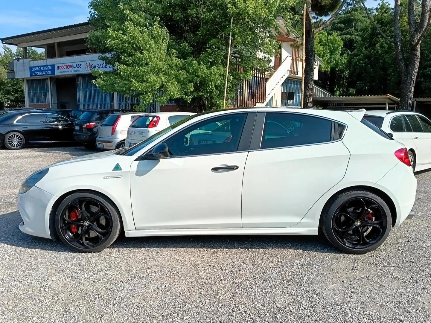 Alfa Romeo Giulietta 2011 photo 2