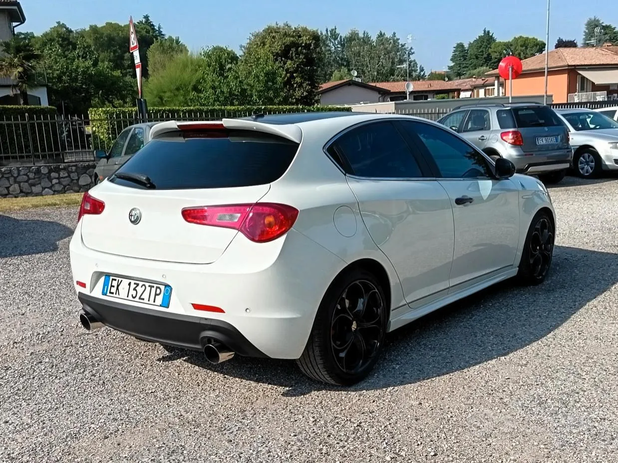 Alfa Romeo Giulietta 2011 photo 5