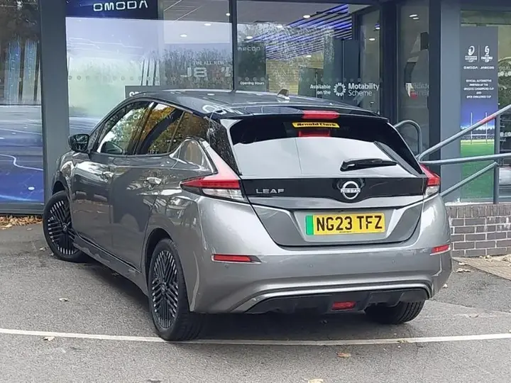 Nissan Leaf 2023 photo 2