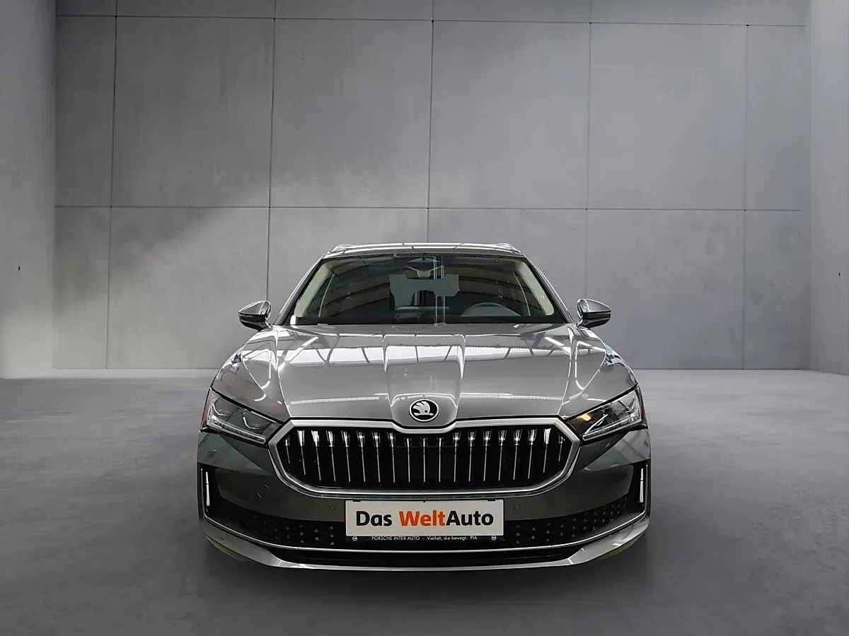Skoda Superb 2025 photo 2