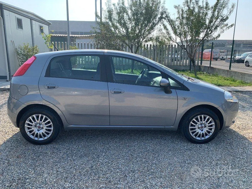 Fiat Grande Punto 2009 photo 4