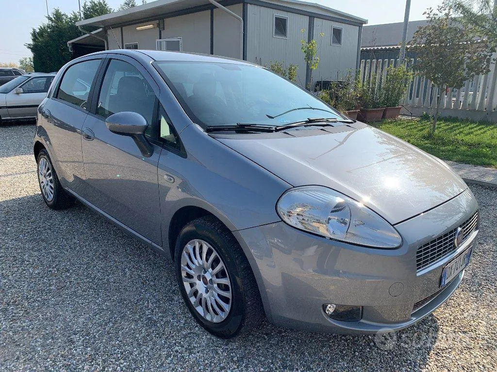 Fiat Grande Punto 2009 photo 3