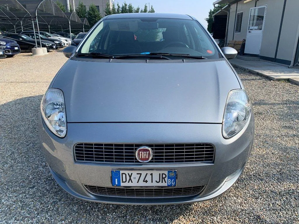 Fiat Grande Punto 2009 photo 2
