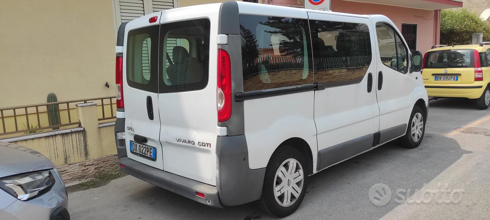 Opel Vivaro 2009 photo 2