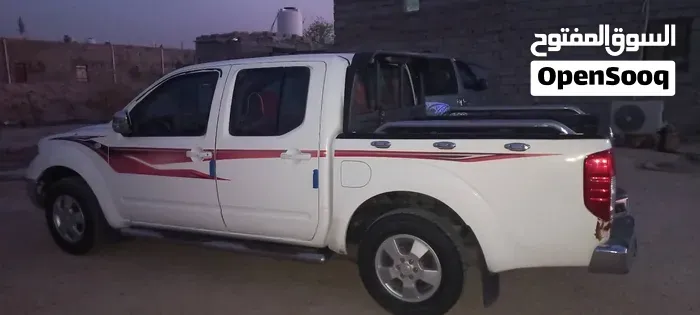 Nissan Navara 2010 photo 2