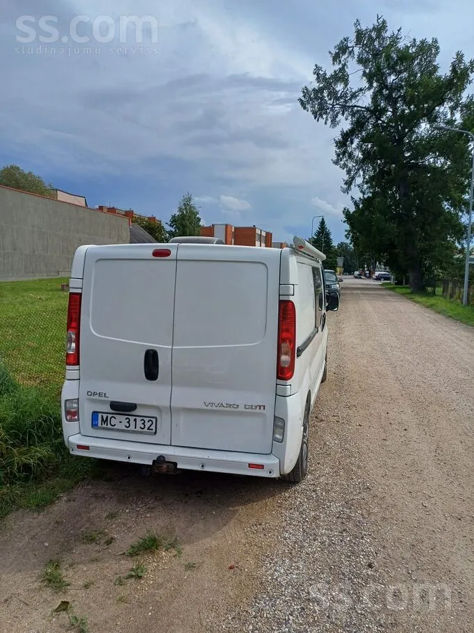 Opel Vivaro 2011 photo 3