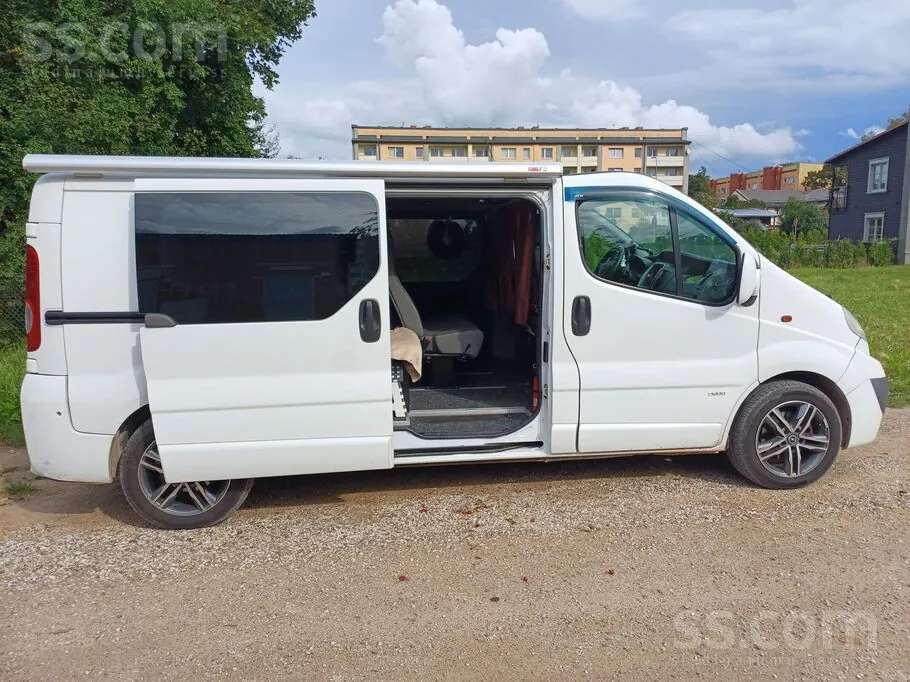 Opel Vivaro 2011 photo 2