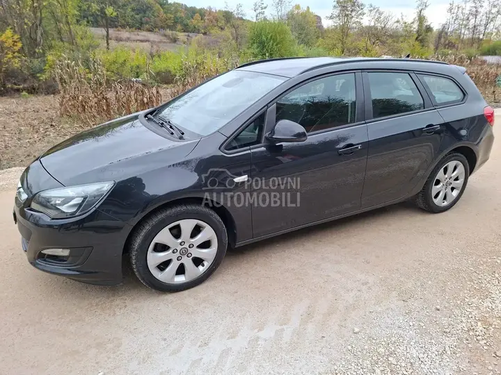 Opel Astra J 2014 photo 2