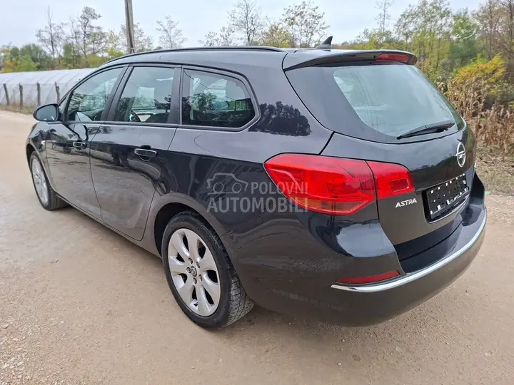 Opel Astra J 2014 photo 5