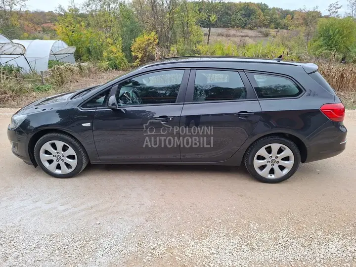 Opel Astra J 2014 photo 3