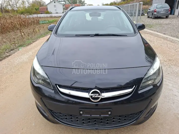 Opel Astra J 2014 photo 4