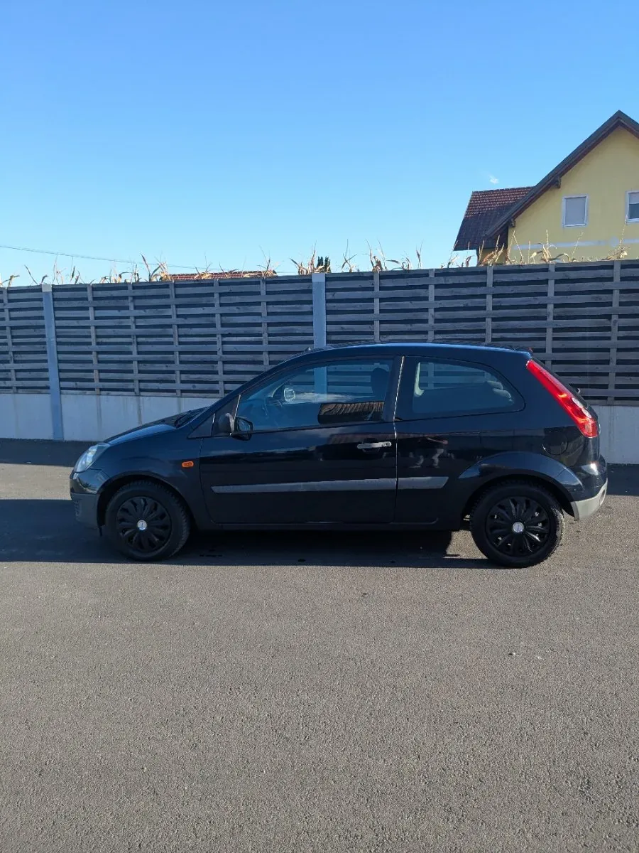 Ford Fiesta 2006 photo 2