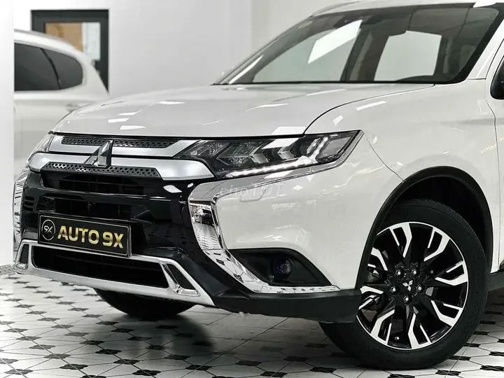 Mitsubishi Outlander 2020 photo 2