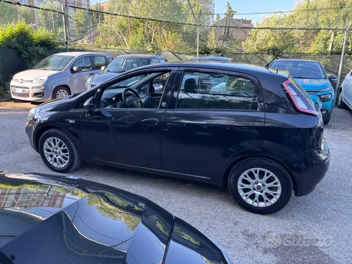 Fiat Punto 2011 photo 4