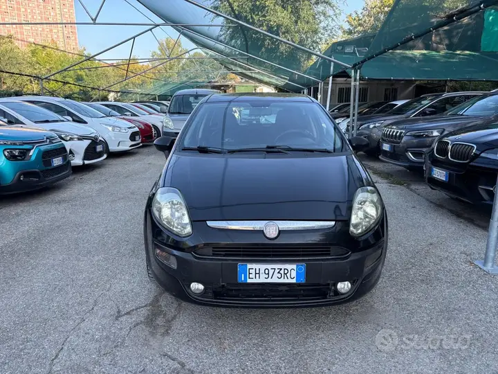 Fiat Punto 2011 photo 2