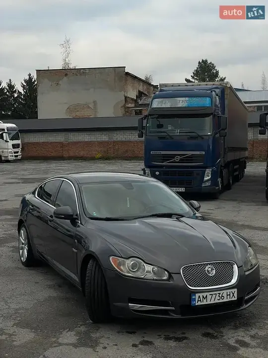 Jaguar Xf 2010 photo 2