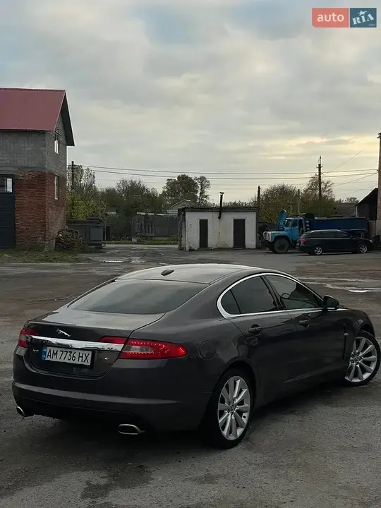 Jaguar Xf 2010 photo 3