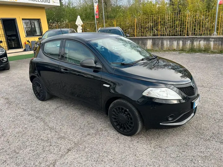 Lancia Ypsilon 2021 photo 2