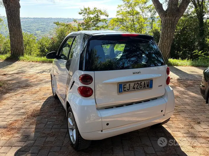 Smart Fortwo 2011 photo 2
