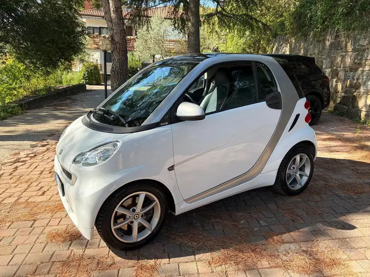 Smart Fortwo 2011 photo 4
