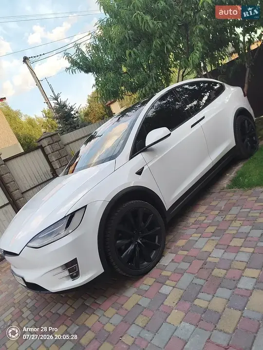 Tesla Model X 2020 photo 2