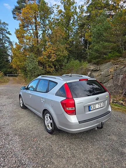 Kia Ceed 2010 photo 3