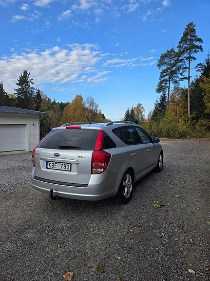 Kia Ceed 2010 photo 4