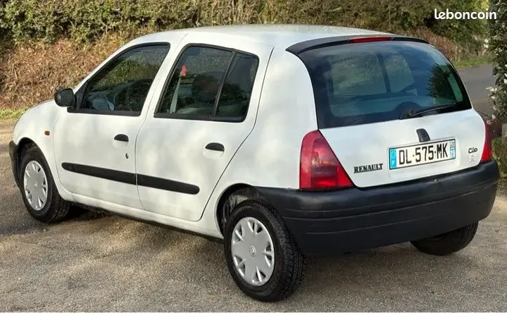 Renault Clio 2000 photo 3