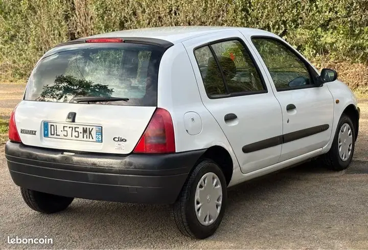 Renault Clio 2000 photo 2